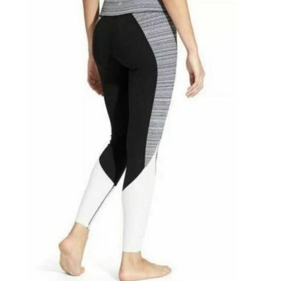 3/$20 Athleta Chanturanga 7/8 Jacquard Black & White Colorblock Leggings XS - Picture 3 of 10